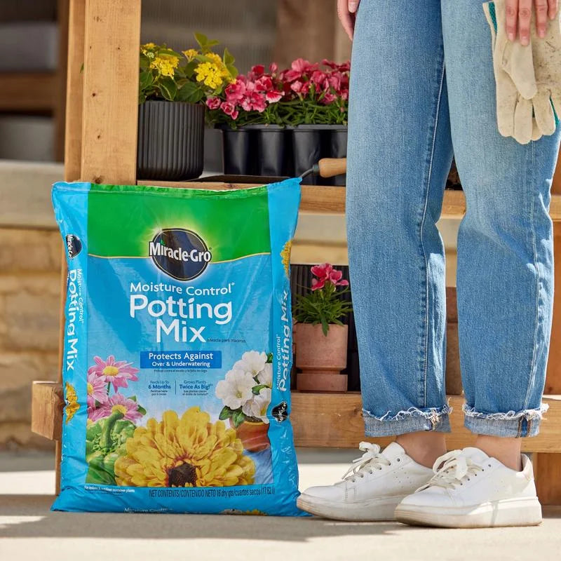 Miracle Gro Moisture Control Potting Mix, 16 Quart